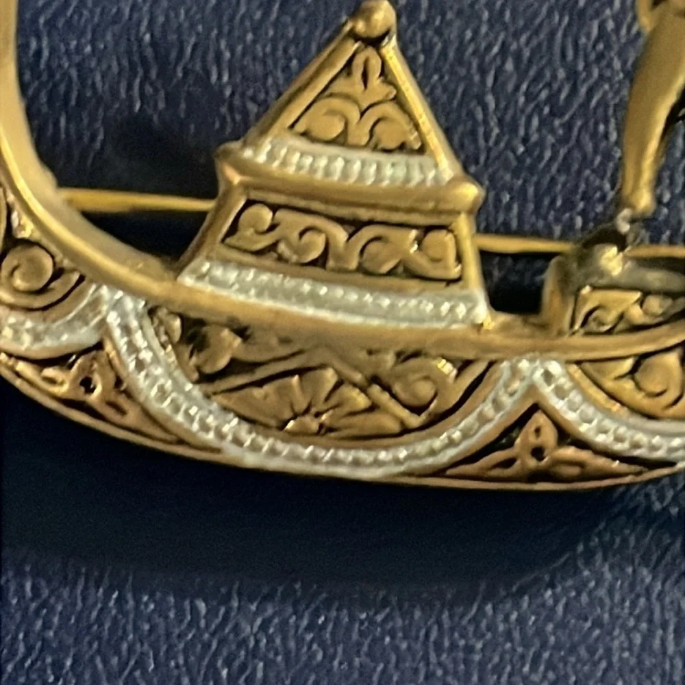 Vintage Damascene Toledo gold V enetian gondolier with paddle brooch Spain